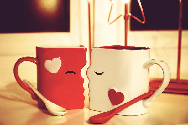 Kissing Mugs Set